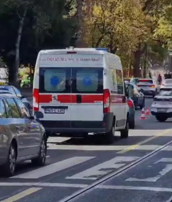 Drama kod Predsjedništva BiH: Pješaka udarilo vozilo, hitno prevezen na KCUS