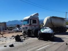 Tragedija na cesti: Mladić (19) poginuo nakon što se automobilom zabio u parkirani kamion