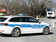 Šokantan incident: Djevojčica (3) ispala iz vozila, poznato šta slijedi majci