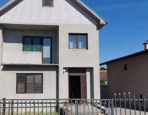 NOVI DETALJI PORODIČNE TRAGEDIJE: Ovo je kuća u kojoj je otac ubio čovjeka osumnjičenog za silovanje svoje kćerke