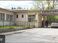 Petnaestogodišnjak na trotinetu teško povrijeđen nakon sudara sa Škodom, prevezen u zeničku bolnicu