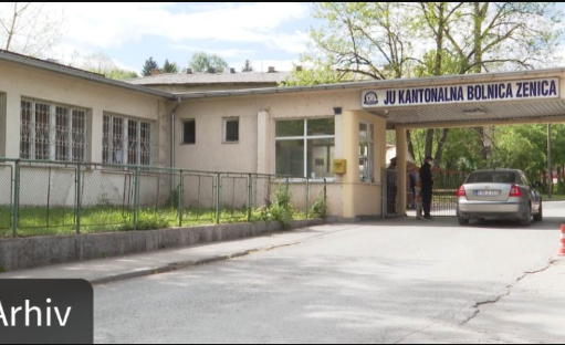Petnaestogodišnjak na trotinetu teško povrijeđen nakon sudara sa Škodom, prevezen u zeničku bolnicu