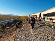 Tragedija u Španiji: Sudarila se dva brza voza, najmanje 10 poginulih