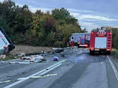 Tragedija na cesti: U teškoj saobraćajnoj nesreći poginuo vozač kombija