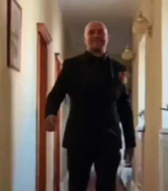 Supruga se odselila, a pjevač priznao: “Djetetu sam i otac i majka”